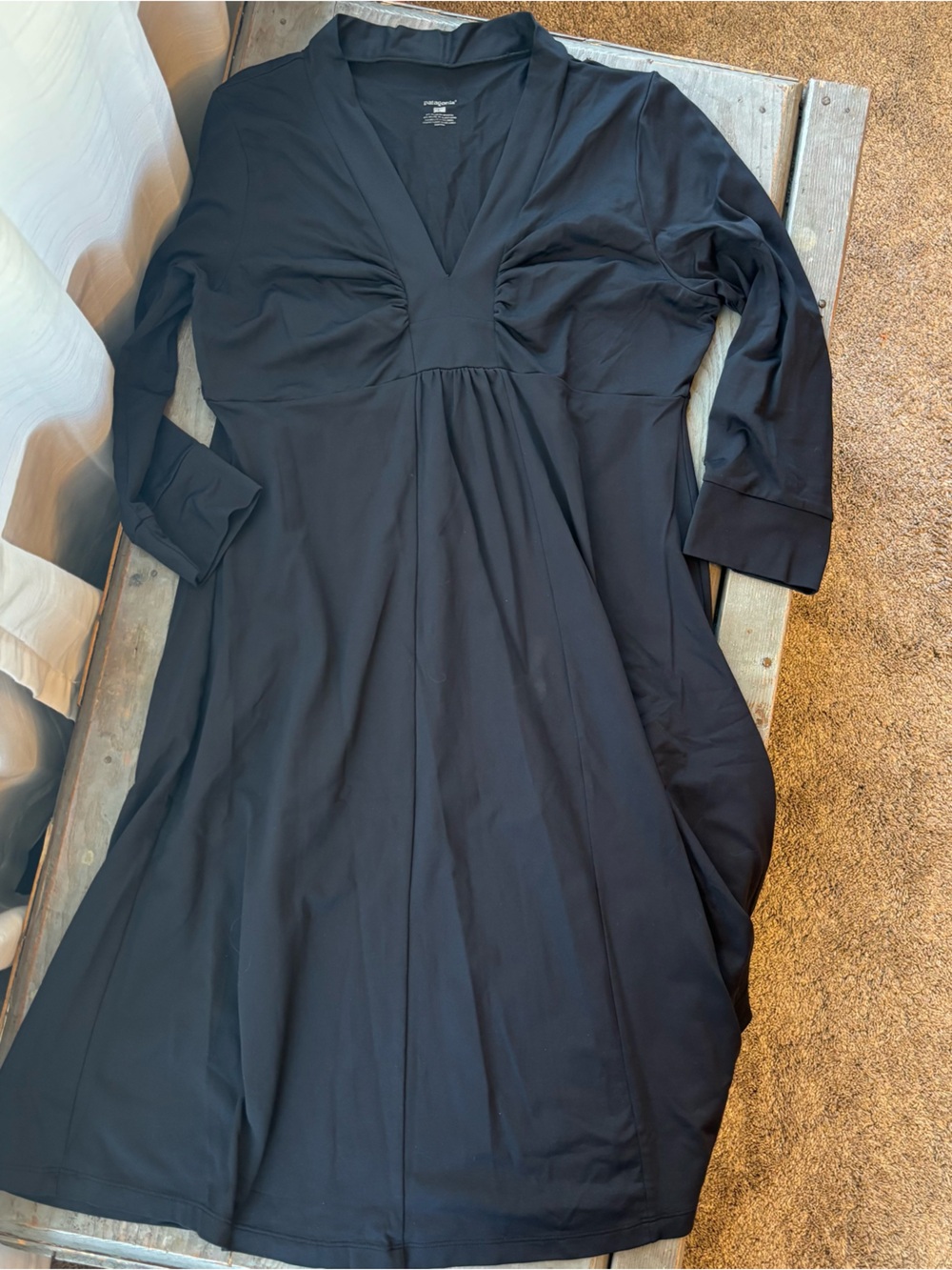 Patagonia Black V-Neck 3/4 Sleeve A-Line Dress | size large